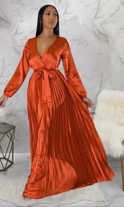 Vestido largo de saten plisado