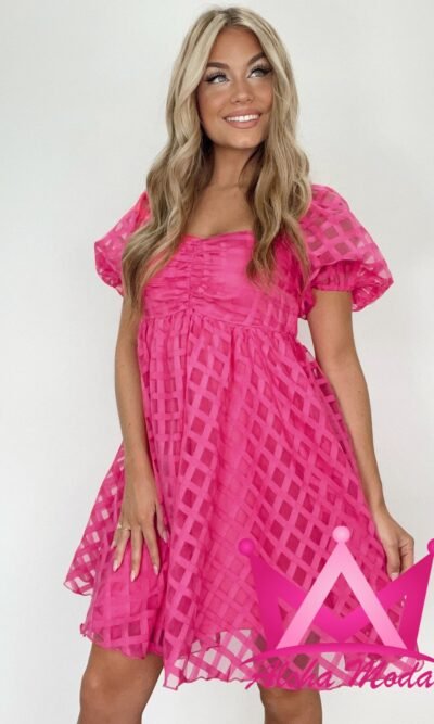 Vestido rosa con diseño de cuadros
