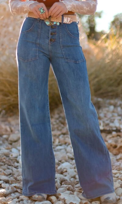 Jeans con múltiples botones, cintura alta, pierna ancha y bolsillos