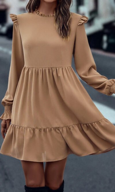Vestido corto manga larga color beige