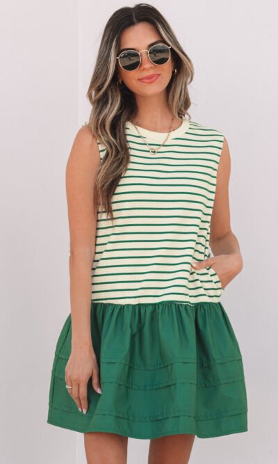 Vestido mini sin mangas con volantes y tejido de rayas verdes