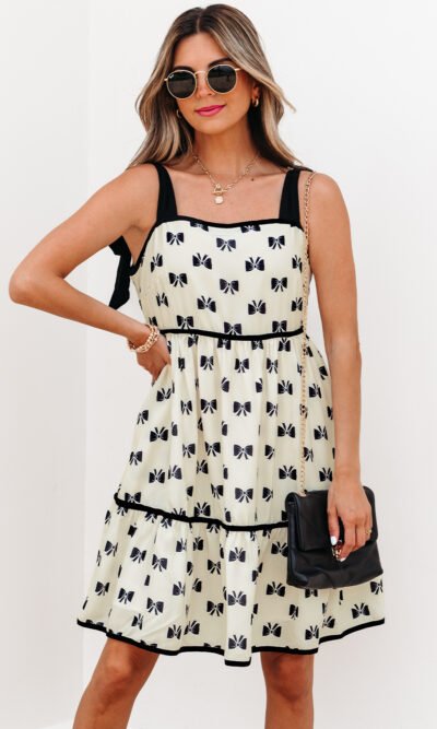 Vestido corto estampado de moño de tirantes