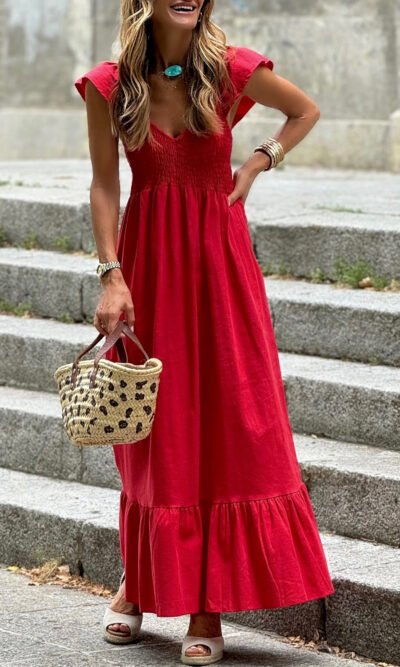 Vestido largo rojo intenso con escote en V, cintura alta y volantes