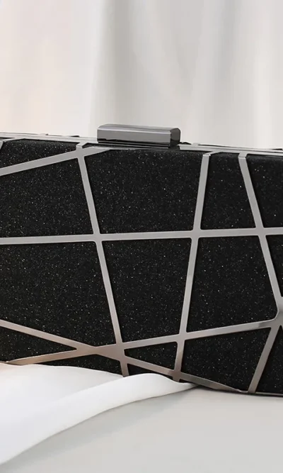 Bolsa de Dama Negra con Decoración Metálica