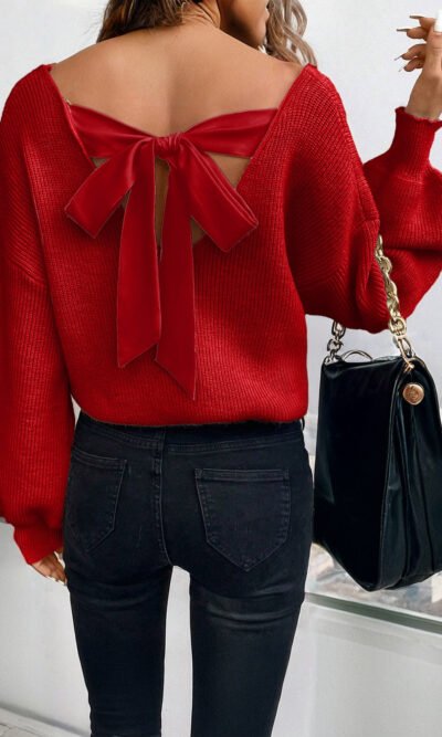Suéter rojo con mangas de farol y cuello en V con nudo en la espalda